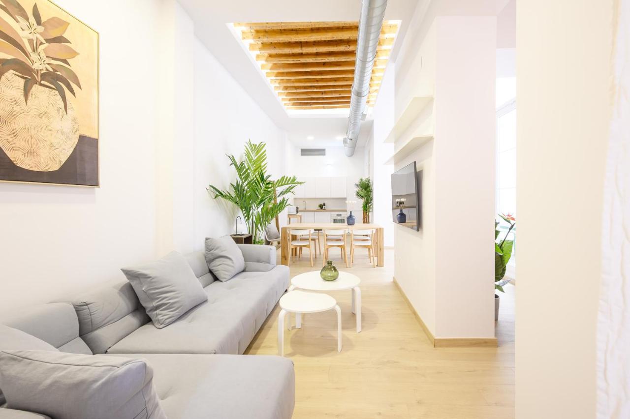 Modern 3 Bedroom, City Center With Patio & High Ceilings By 10Tosea Малага Екстериор снимка