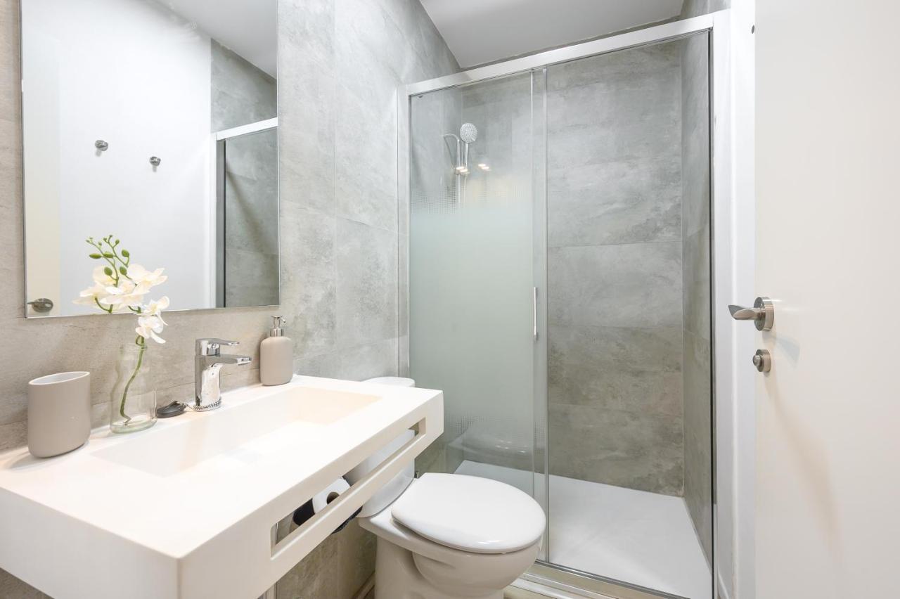 Modern 3 Bedroom, City Center With Patio & High Ceilings By 10Tosea Малага Екстериор снимка