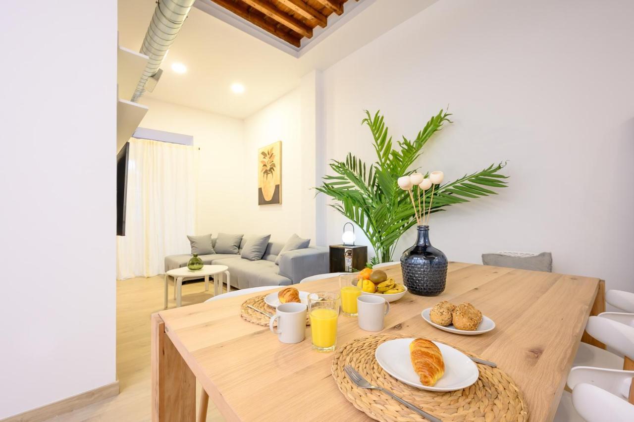 Modern 3 Bedroom, City Center With Patio & High Ceilings By 10Tosea Малага Екстериор снимка
